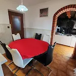Lägenhet Brezovica Spacious Family-friendy - Two Bedroom With Balcony Šmarješke Toplice
