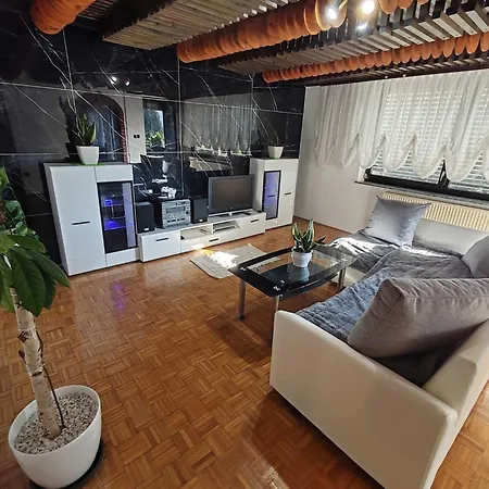 Brezovica Spacious Family-friendy - Two Bedroom With Balcony شقة