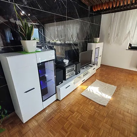 Brezovica Spacious Family-friendy - Two Bedroom With Balcony شقة سمارجيسك توبليس