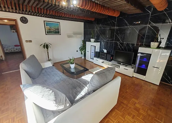 Brezovica Spacious Family-friendy - Two Bedroom With Balcony * Шмарьешке-Топлице