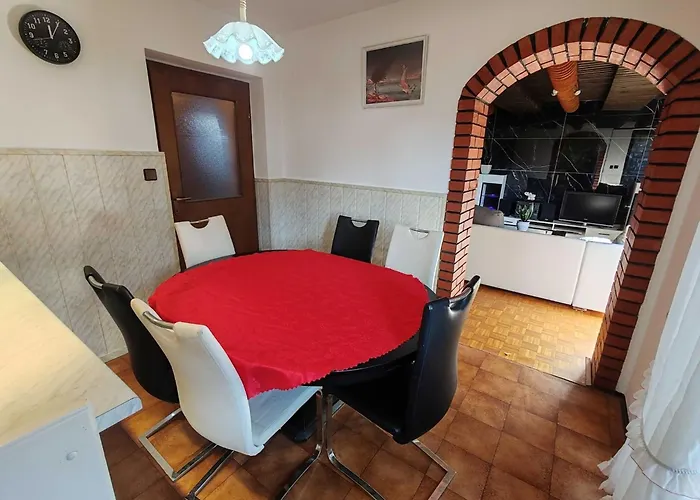 Apartma Brezovica Spacious Family-friendy - Two Bedroom With Balcony Smarjeske Toplice